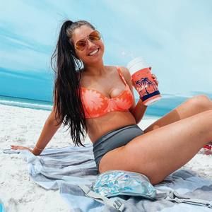 Meet your Posher, Carissa